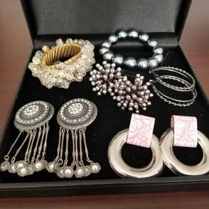 Lot of 6 pieces of costume jewelry